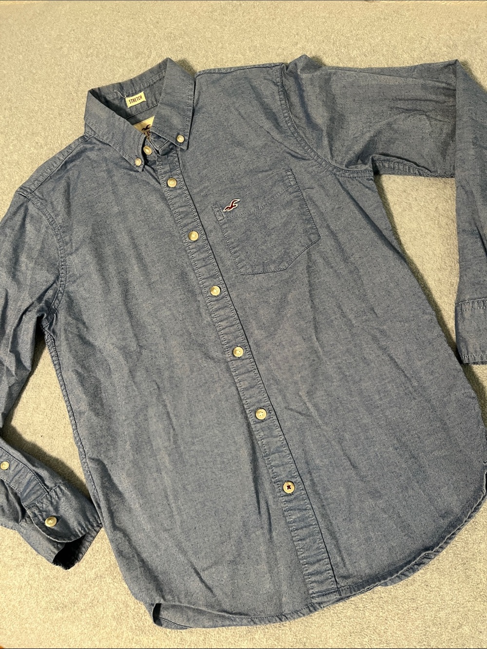 Hollister Men's Button-Down Chambray Shirt in Denim Blue XS